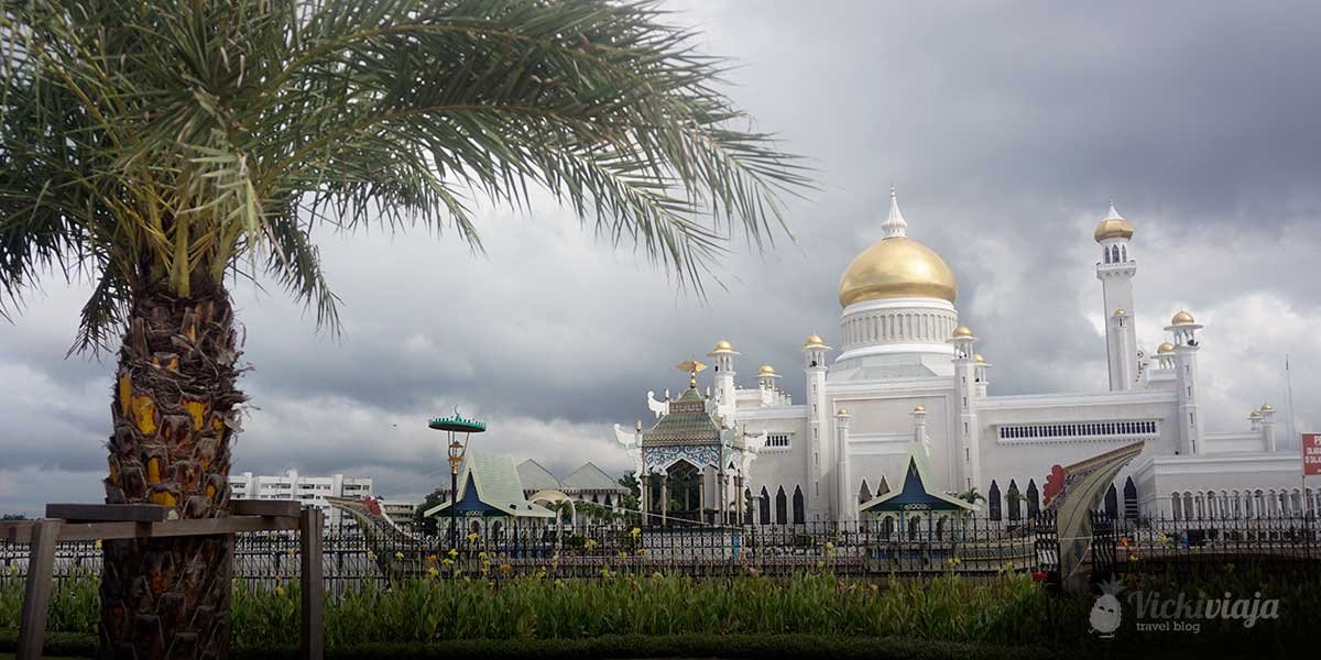 Brunei Darussalam I Unknown country in Borneo I Southeast Asia I vickiviaja