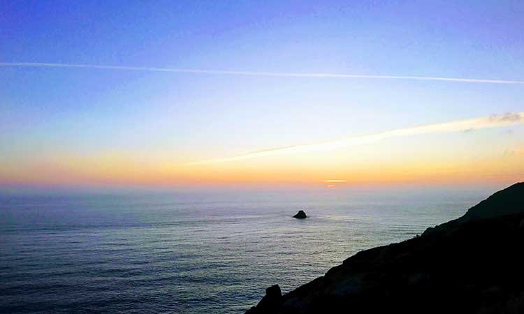 Sonnenuntergang über dem Meer vom Cabo Fisterra