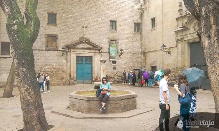 Plaza San Felipe Neri, Barrio Gotico, Touristen, Barcelona