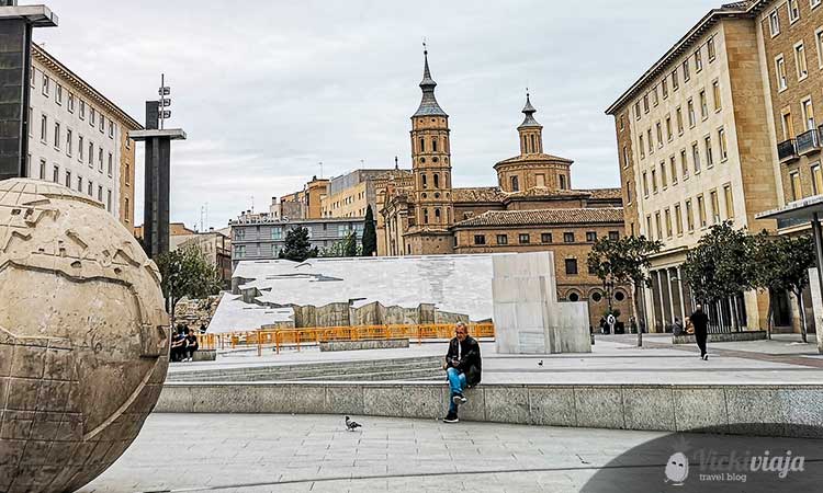 fuente de la hispanidad, fountain in zaragoza in the shape of latin america, with globe in the foreground