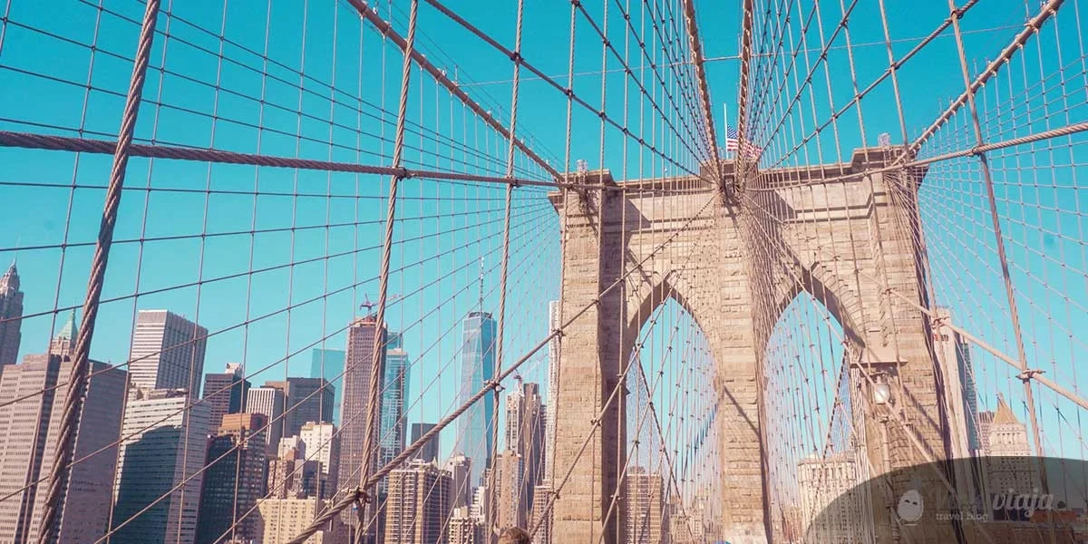 Brooklyn Bridge in New York City, New York Pass Vergleich