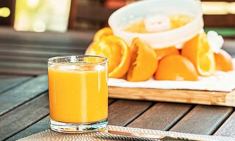 Zumo de naranja natural, natural orange juice, freshly squeezed