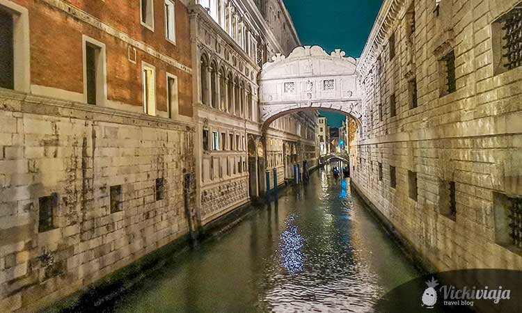 Venedig bei Nacht, Brücke