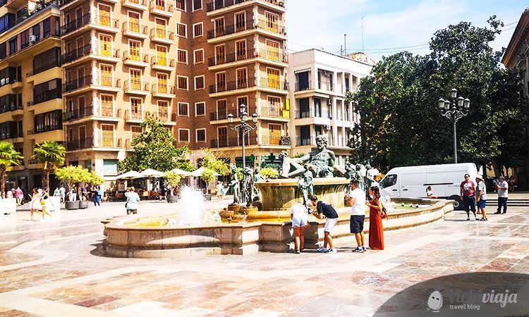 Fuente del Turia, Turia Fountain in Plaza de la Virgin, Valencia Itinerary