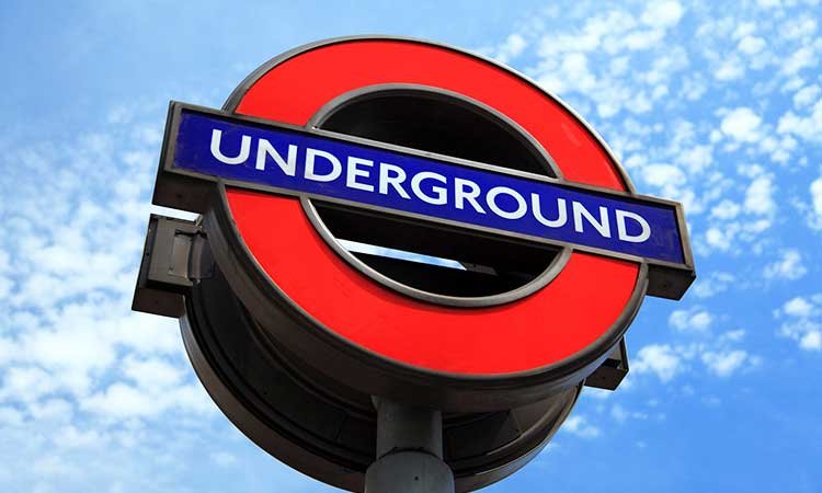 London Underground Schild, roter Kreis mit blauen Inneren