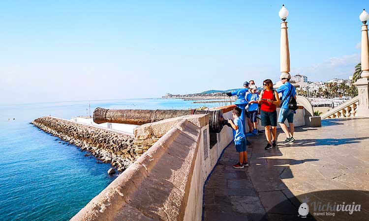 el baluard of sitges, view of the cannon in sitges with a view of the mediterranean sea in the background