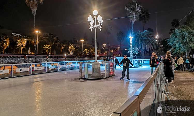 ice skating in barcelona, christmas market fire de nadal de port vell