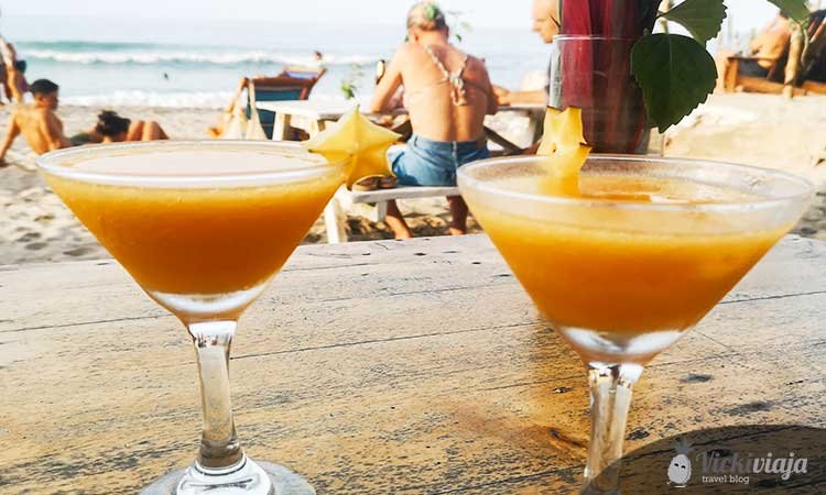 Cocktails am Strand von Palomino, Happy Hour, Kolumbien