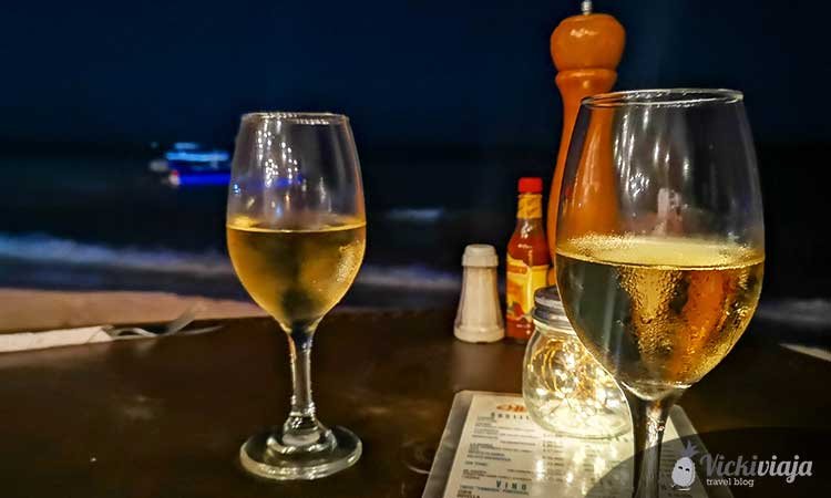 drinks on the beach of rincon del mar, wine glasses with sea in the background
