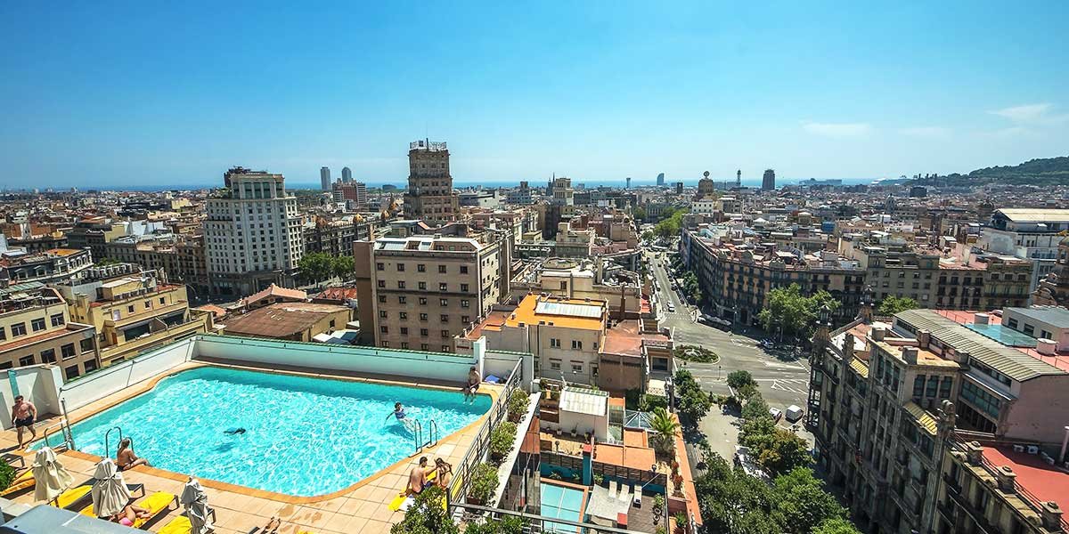 Barcelona Hotel mit Pool auf dem Dach