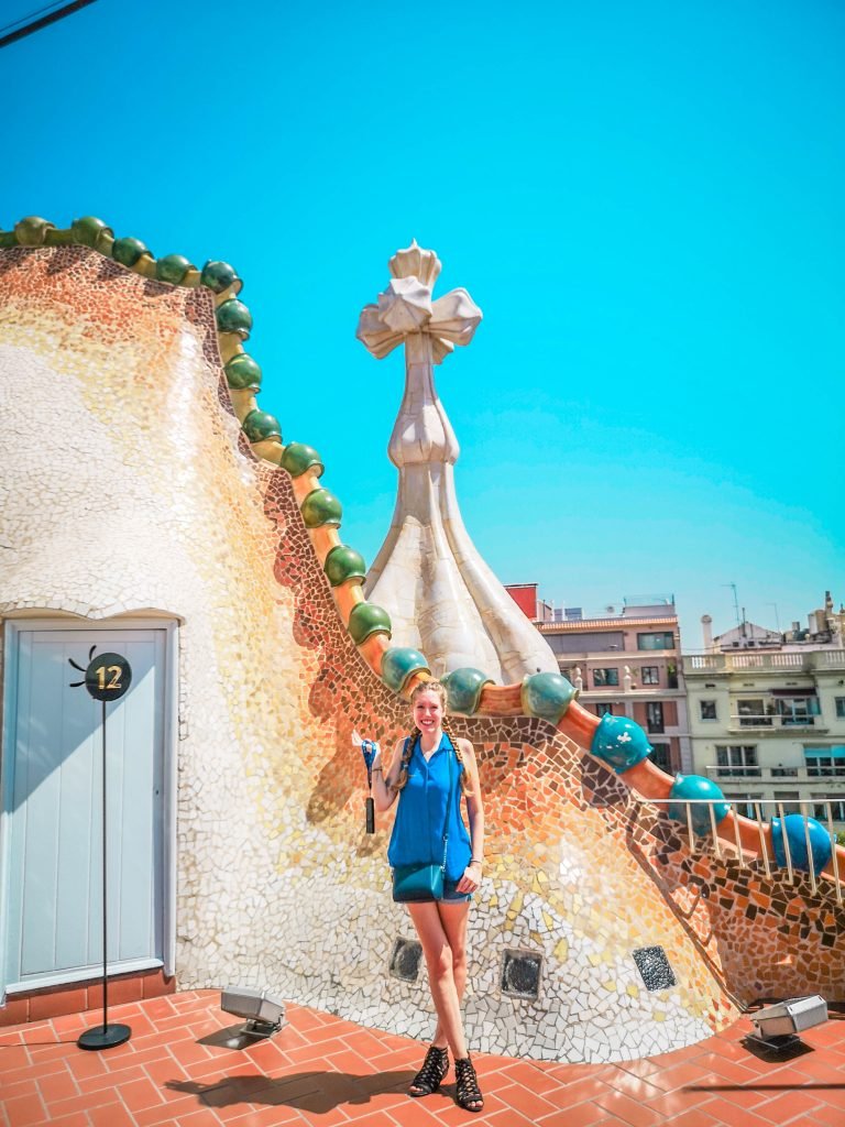vicki franz in her hometown barcelona in casa batlló, travel blogger